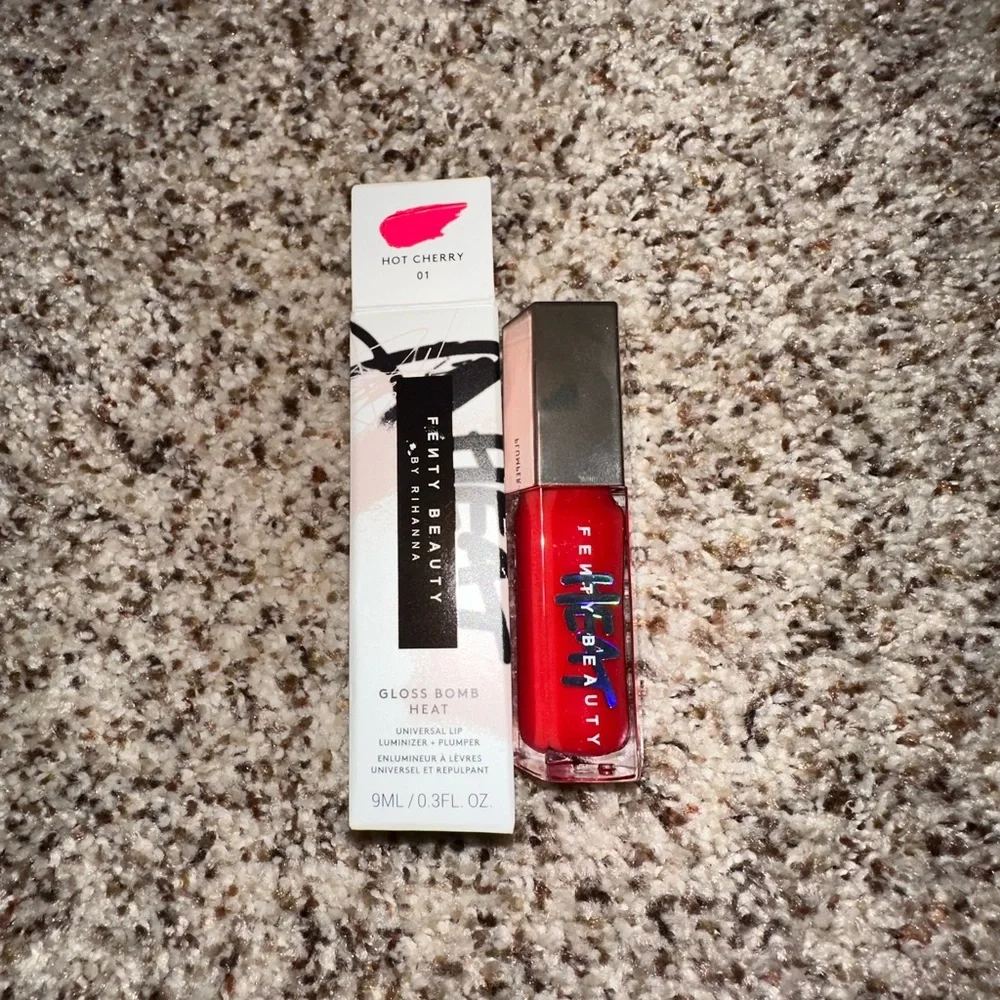 Fenty Beauty Gloss Bomb Heat Shade Hot Cherry 01